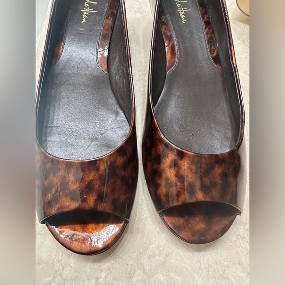 Cole Haan Pumps Leopard Wedge Print Patent Leather Peep Hole Toe Shoes 8 1/2 B - Picture 4 of 8